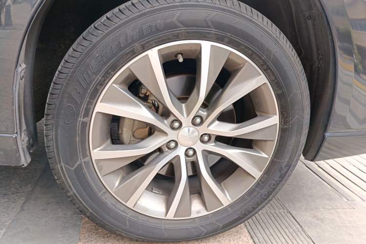 Used Subaru Outback 2014 2.5i Yashang Deluxe Edition Right Front Wheel Hub