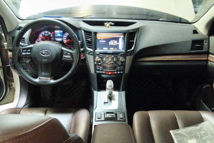 Used Subaru Outback 2014 2.5i Yashang Smart Edition Center Console