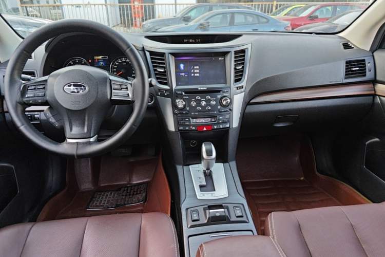 Used Subaru Outback 2014 2.5i Yashang Smart Edition Center Console