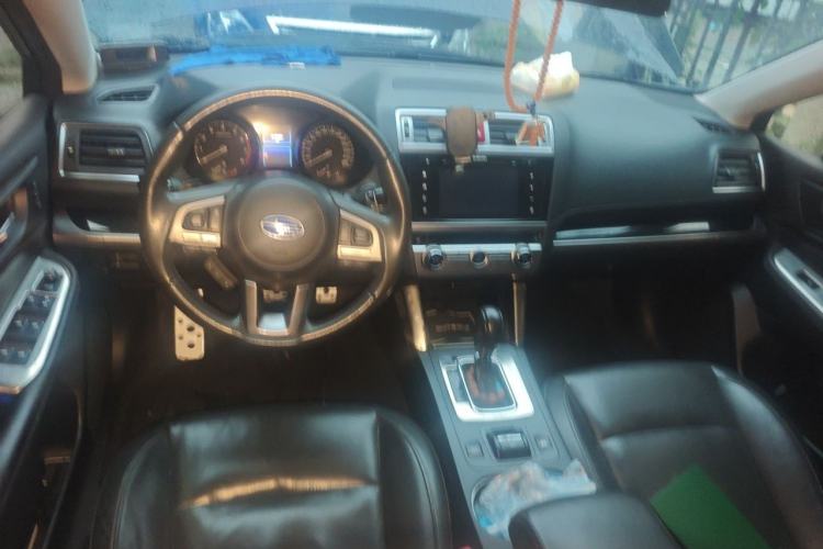 Used Subaru Outback 2015 2.0DIT Prestige Edition Center Console