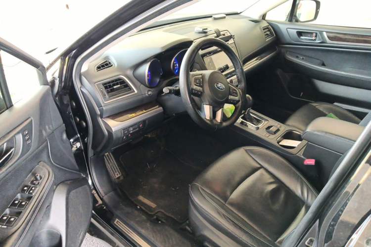 Used Subaru Outback 2015 2.5i Luxury Navigation Edition Driver Seat