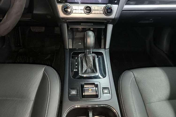 Used Subaru Outback 2015 2.5i Sport Navigation Edition Gear Lever