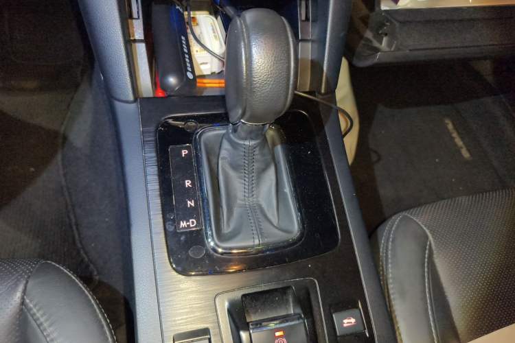Used Subaru Outback 2015 2.5i Sport Navigation Edition Gear Lever