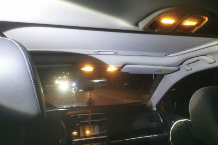 Used Subaru Outback 2015 2.5i Sport Navigation Edition Headliner