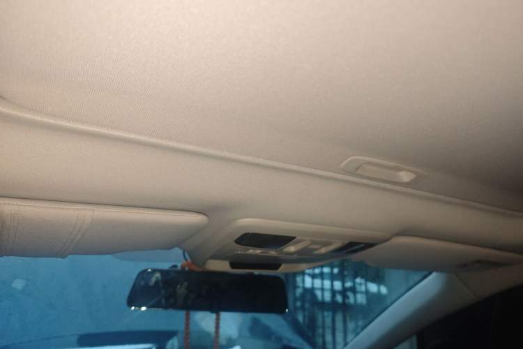Used Subaru Outback 2015 2.0DIT Prestige Edition Headliner