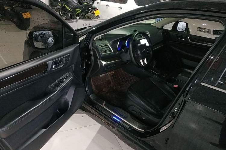 Used Subaru Outback 2015 2.5i Luxury Navigation Edition Interior 2
