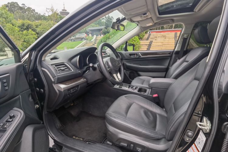 Used Subaru Outback 2015 2.5i Luxury Navigation Edition Interior 4