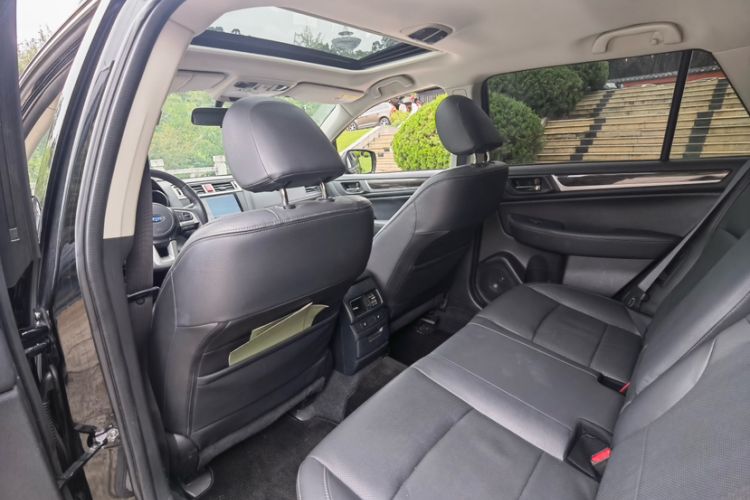Used Subaru Outback 2015 2.5i Luxury Navigation Edition Interior 5