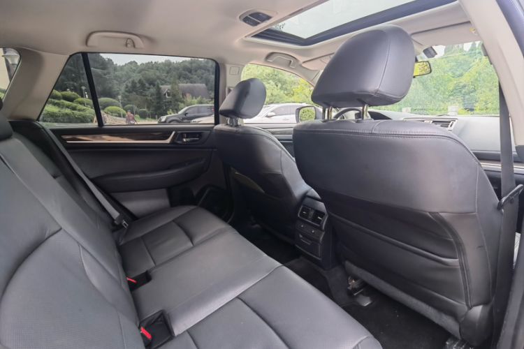 Used Subaru Outback 2015 2.5i Luxury Navigation Edition Interior 8