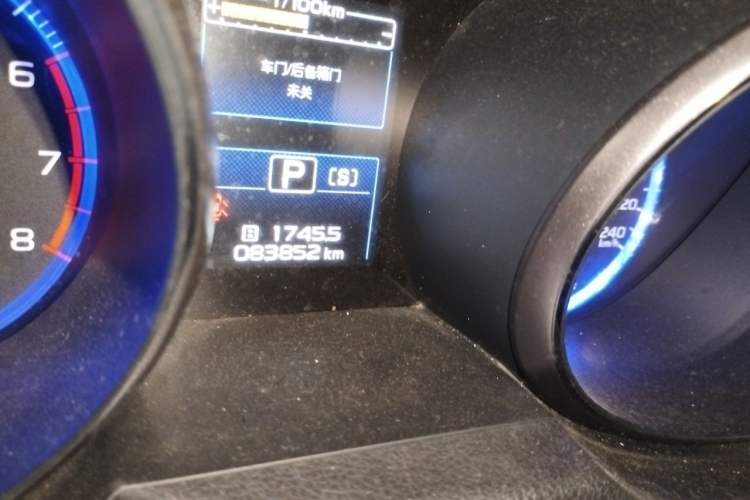Used Subaru Outback 2015 2.5i Sport Navigation Edition Odometer Close Up