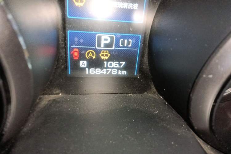 Used Subaru Outback 2015 2.5i Classic Edition Odometer Close Up