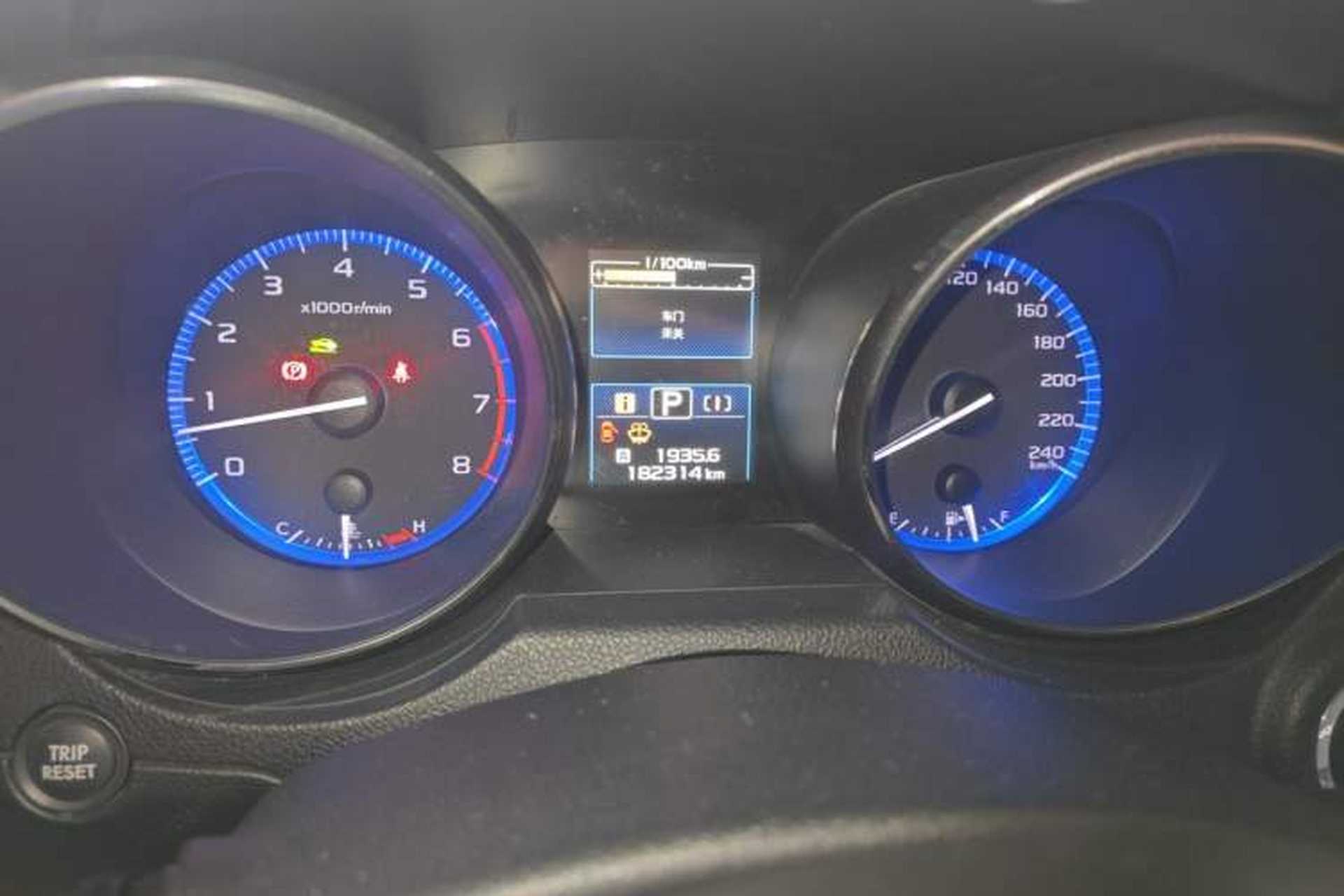 Used Subaru Outback 2015 2.5i Luxury Navigation Edition Odometer Close Up