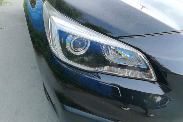 Used Subaru Outback 2015 2.5i Luxury Navigation Edition Right Front Headlight