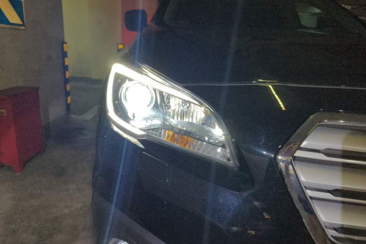 Used Subaru Outback 2015 2.5i Sport Navigation Edition Right Front Headlight
