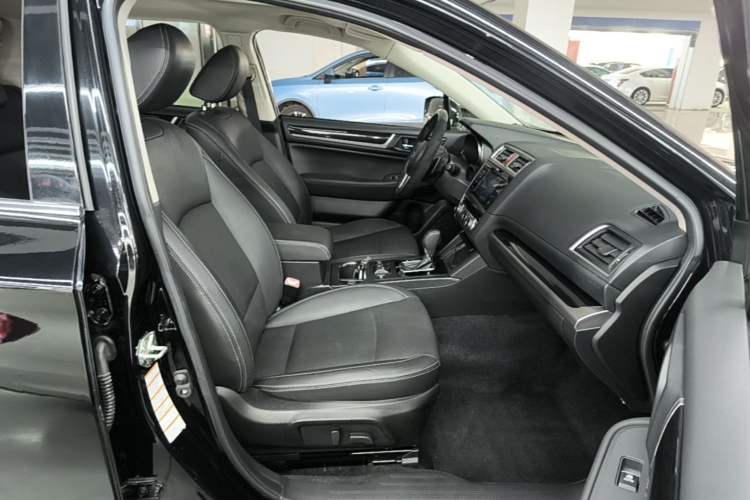 Used Subaru Outback 2015 2.5i Sport Navigation Edition Right Front Seat