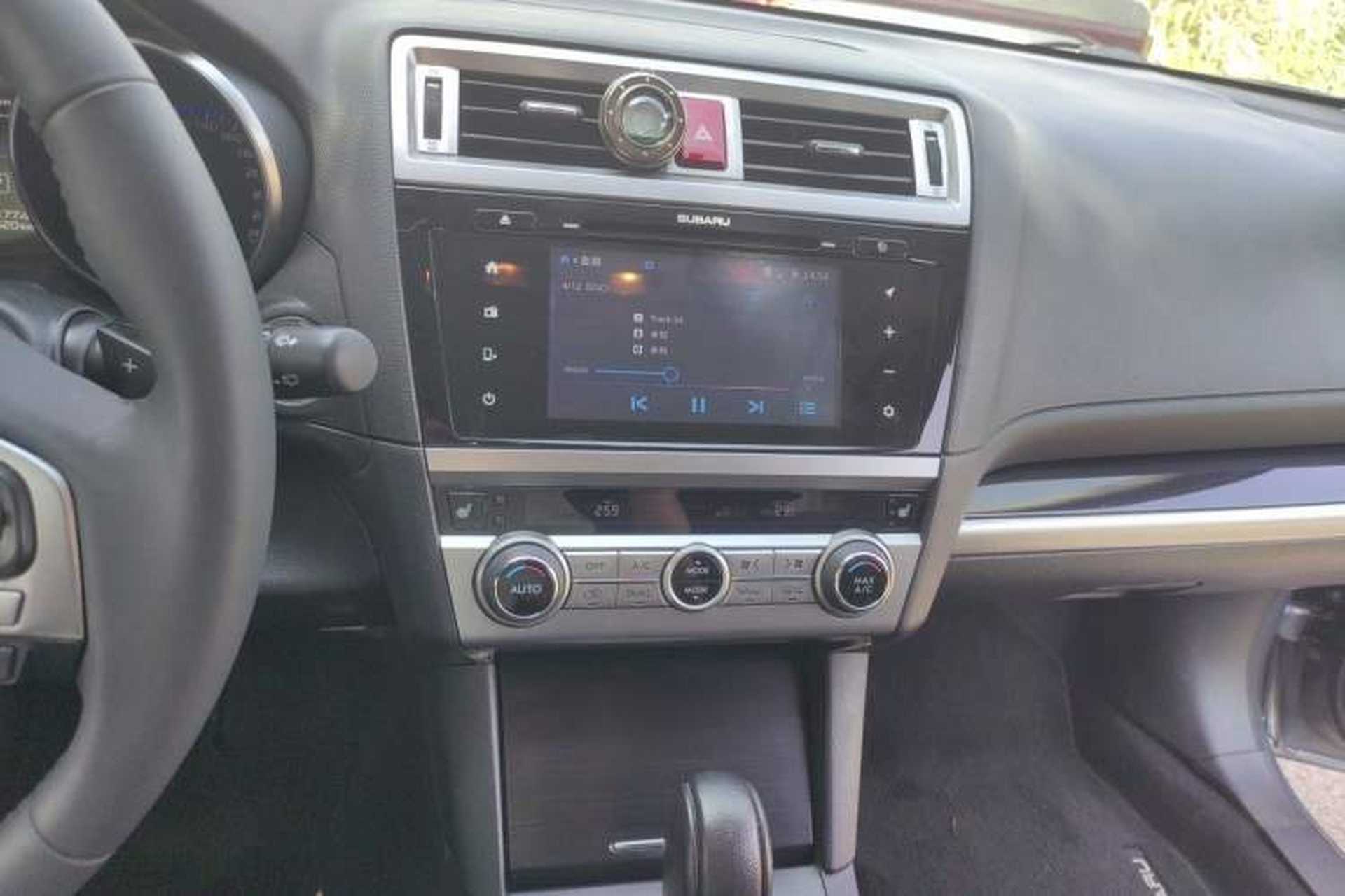 Used Subaru Outback 2015 2.0DIT Prestige Edition Audio And AC Panel