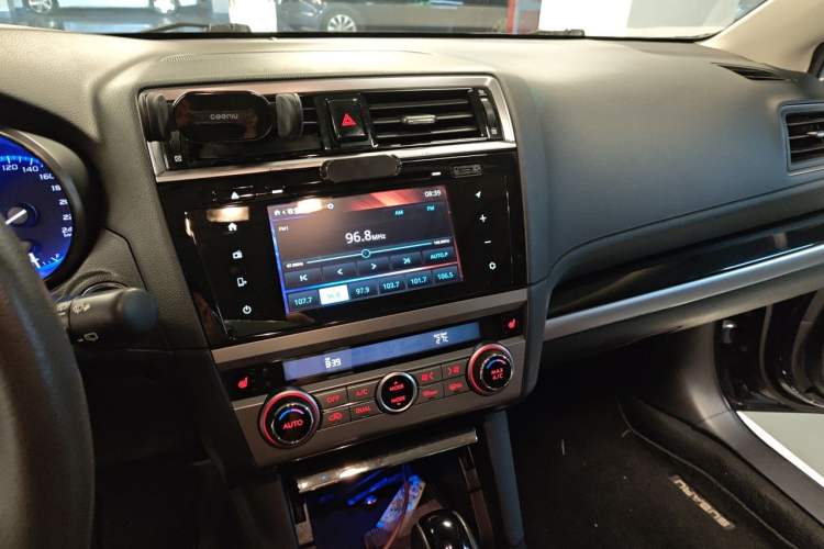 Used Subaru Outback 2015 2.5i Sport Navigation Edition Audio And AC Panel