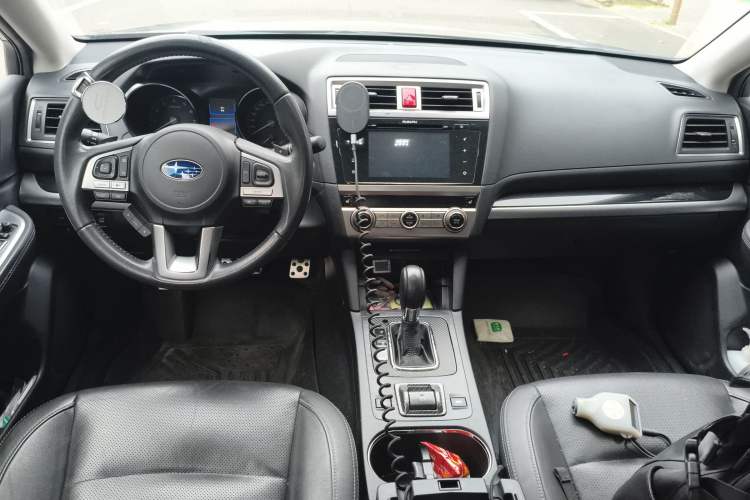 Used Subaru Outback 2015 2.0DIT Prestige Edition Center Console