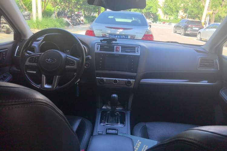 Used Subaru Outback 2015 2.5i Luxury Navigation Edition Center Console