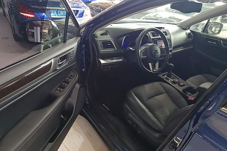 Used Subaru Outback 2015 2.5i Luxury Navigation Edition Driver Seat