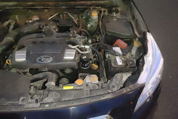 Used Subaru Outback 2015 2.5i Classic Edition Engine Bay Left