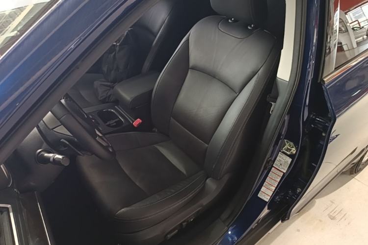 Used Subaru Outback 2015 2.5i Luxury Navigation Edition Left Front Seat
