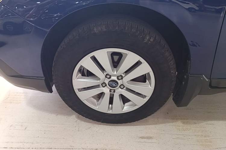 Used Subaru Outback 2015 2.5i Luxury Navigation Edition Left Front Wheel Hub