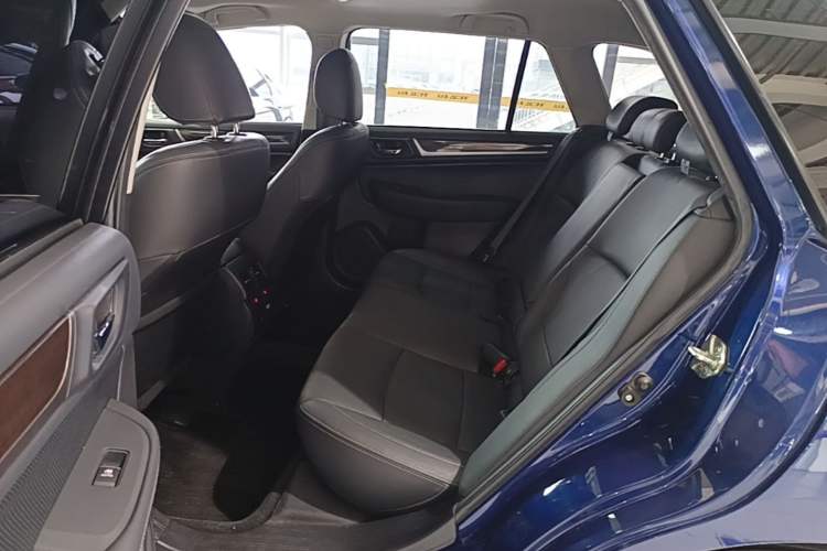 Used Subaru Outback 2015 2.5i Luxury Navigation Edition Left Rear Seat