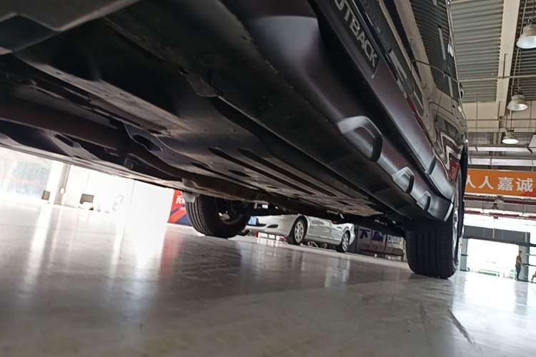 Used Subaru Outback 2015 2.5i Luxury Navigation Edition Left Side Sill