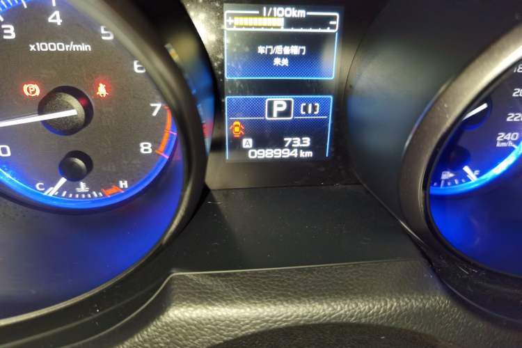 Used Subaru Outback 2015 2.5i Sport Navigation Edition Odometer Close Up