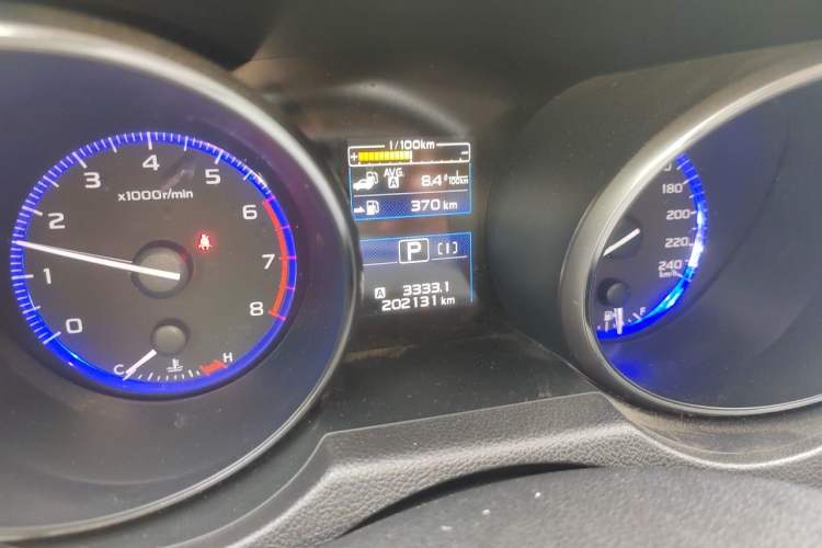 Used Subaru Outback 2015 2.5i Sport Navigation Edition Odometer Close Up
