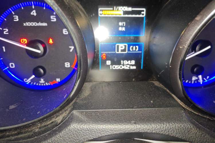 Used Subaru Outback 2015 2.5i Sport Navigation Edition Odometer Close Up