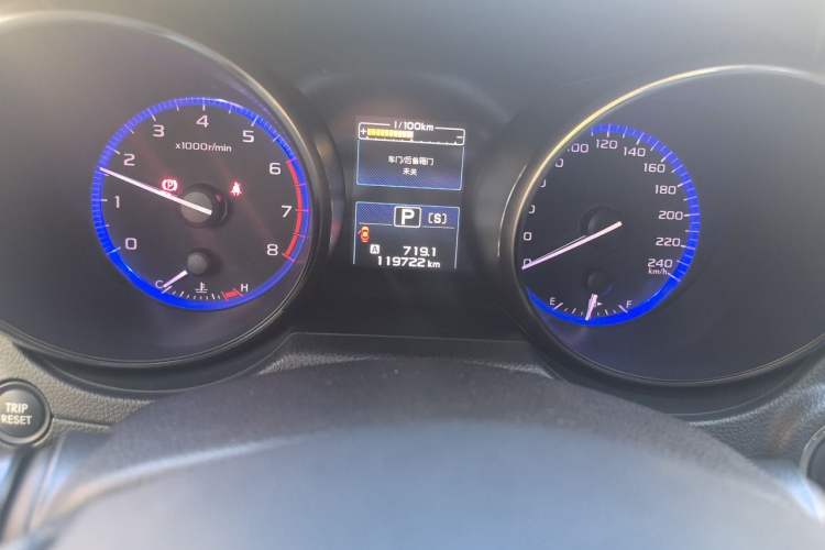 Used Subaru Outback 2015 2.5i Luxury Navigation Edition Odometer Close Up