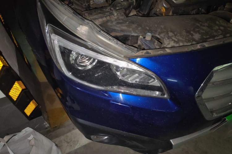 Used Subaru Outback 2015 2.5i Sport Navigation Edition Right Front Headlight