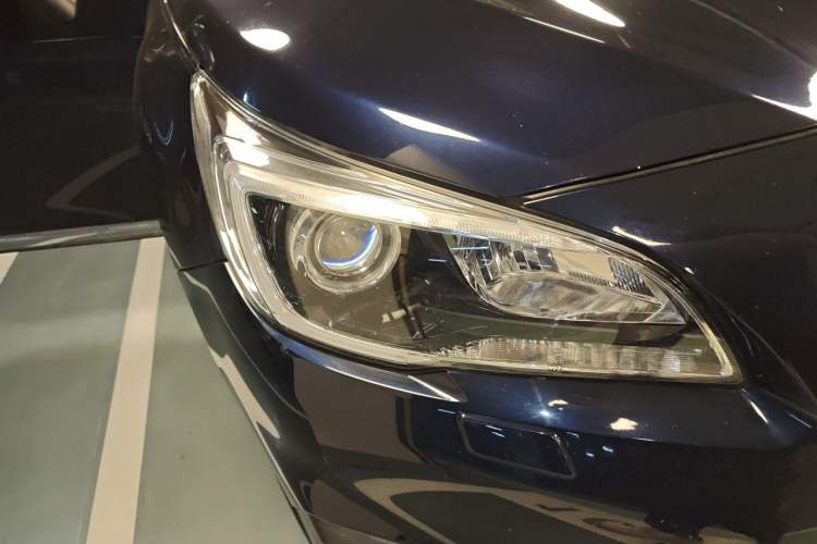 Used Subaru Outback 2015 2.5i Sport Navigation Edition Right Front Headlight