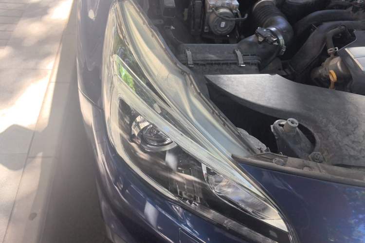 Used Subaru Outback 2015 2.5i Luxury Navigation Edition Right Front Headlight