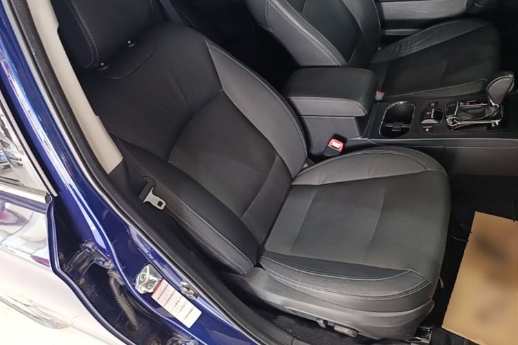 Used Subaru Outback 2015 2.5i Luxury Navigation Edition Right Front Seat