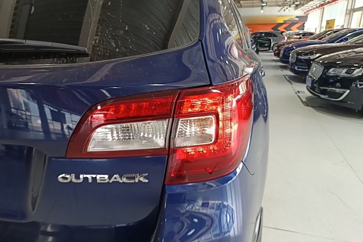 Used Subaru Outback 2015 2.5i Luxury Navigation Edition Right Rear Taillight