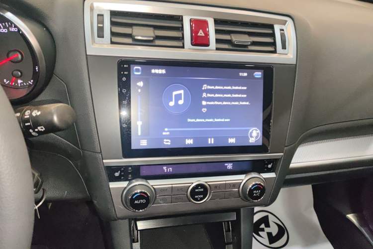 Used Subaru Outback 2015 2.5i Classic Edition Audio And AC Panel