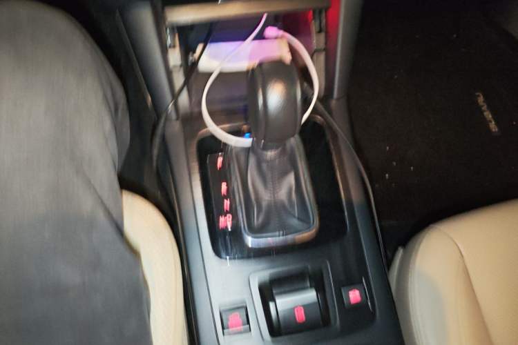 Used Subaru Outback 2015 2.5i Luxury Navigation Edition Gear Lever