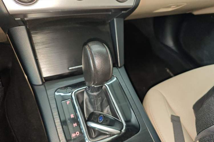 Used Subaru Outback 2015 2.5i Luxury Navigation Edition Gear Lever