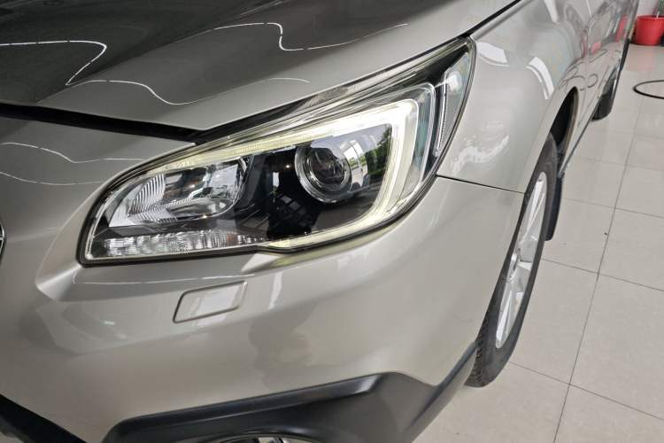 Used Subaru Outback 2015 2.5i Luxury Navigation Edition Left Front Headlight