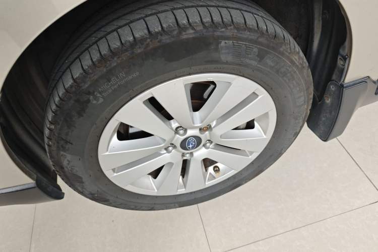 Used Subaru Outback 2015 2.5i Luxury Navigation Edition Left Front Wheel Hub