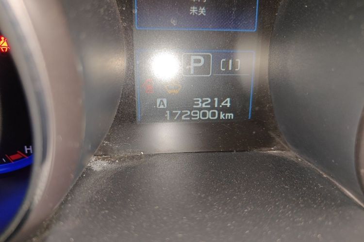 Used Subaru Outback 2015 2.5i Luxury Navigation Edition Odometer Close Up