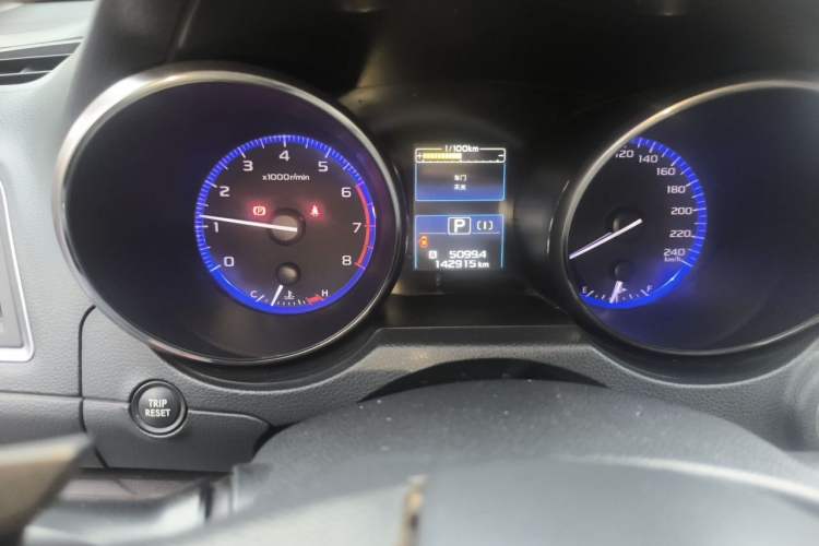 Used Subaru Outback 2015 2.5i Luxury Navigation Edition Odometer Close Up