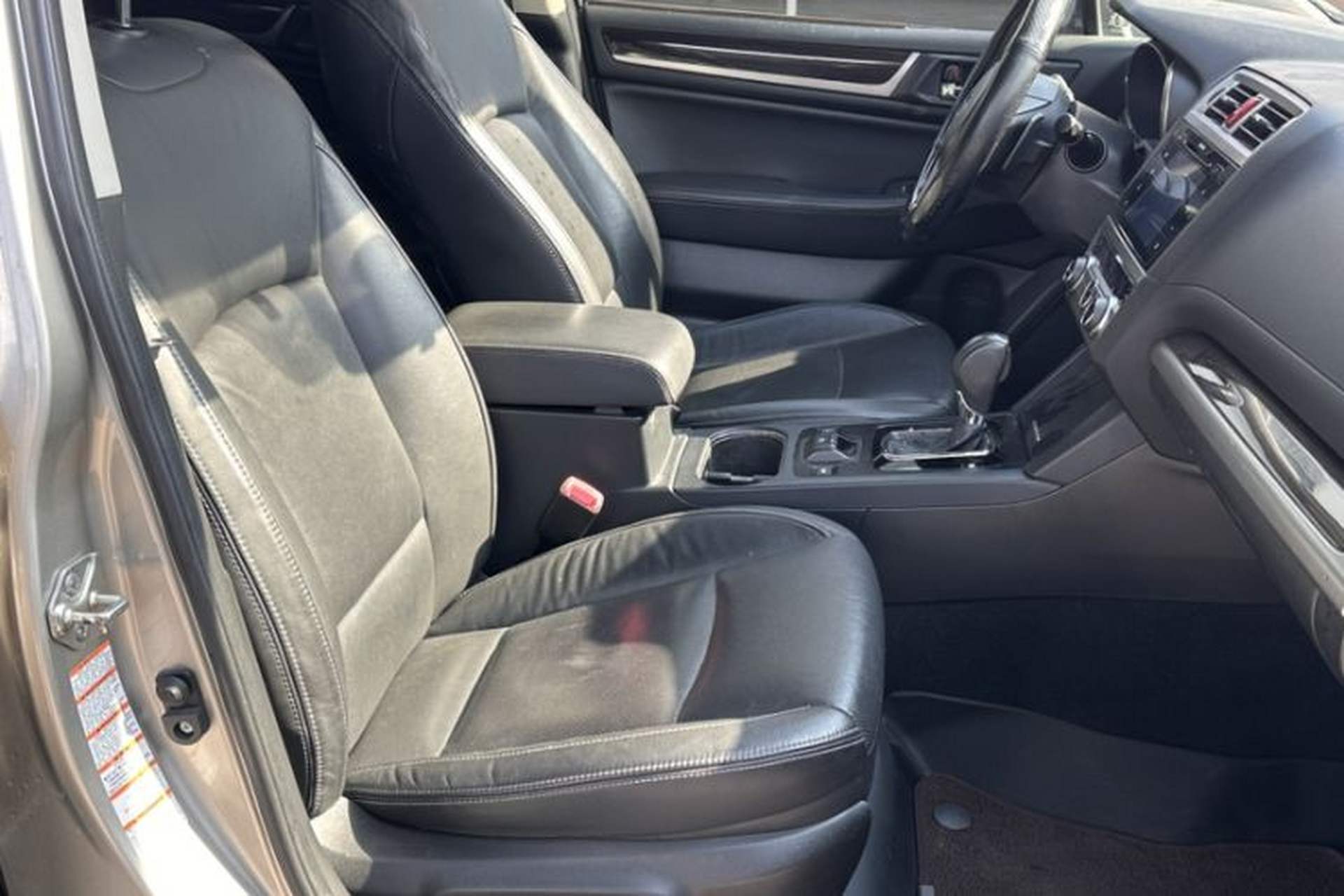 Used Subaru Outback 2015 2.5i Luxury Navigation Edition Right Front Seat