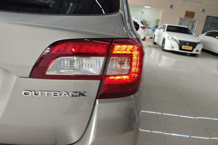 Used Subaru Outback 2015 2.5i Luxury Navigation Edition Right Rear Taillight