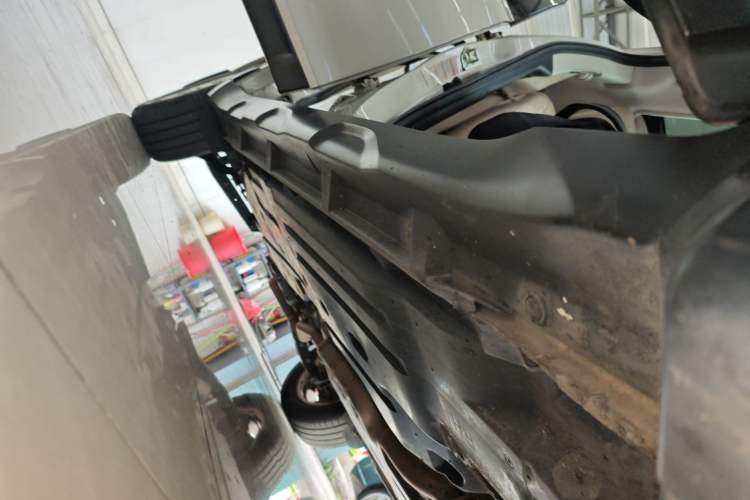 Used Subaru Outback 2015 2.5i Luxury Navigation Edition Right Side Sill