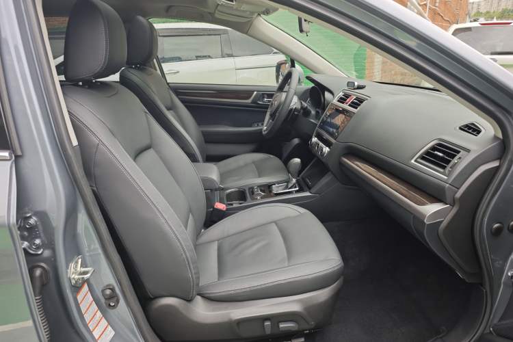 Used Subaru Outback 2015 2.5i Luxury Navigation Edition Interior 2
