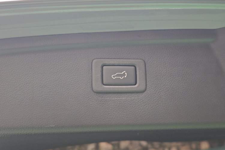 Used Subaru Outback 2015 2.5i Luxury Navigation Edition Interior 3